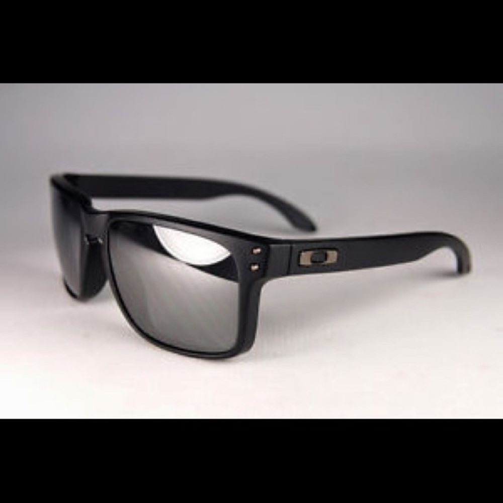 Men’s Oakley sunglasses